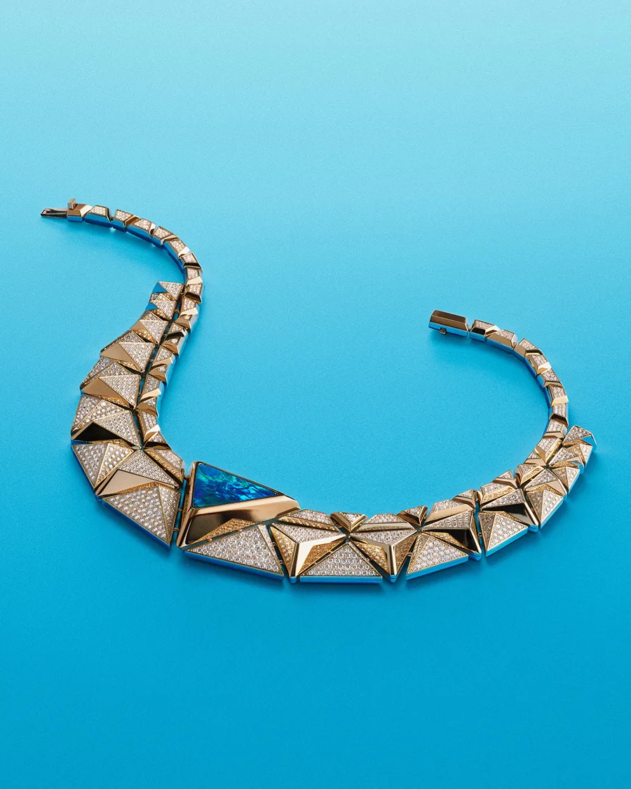 Collar Féroce de Messika en oro y diamantes pavé con un ópalo negro australiano de 16,98 quilates